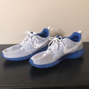 Nike Roshe shoes, worn one time.
